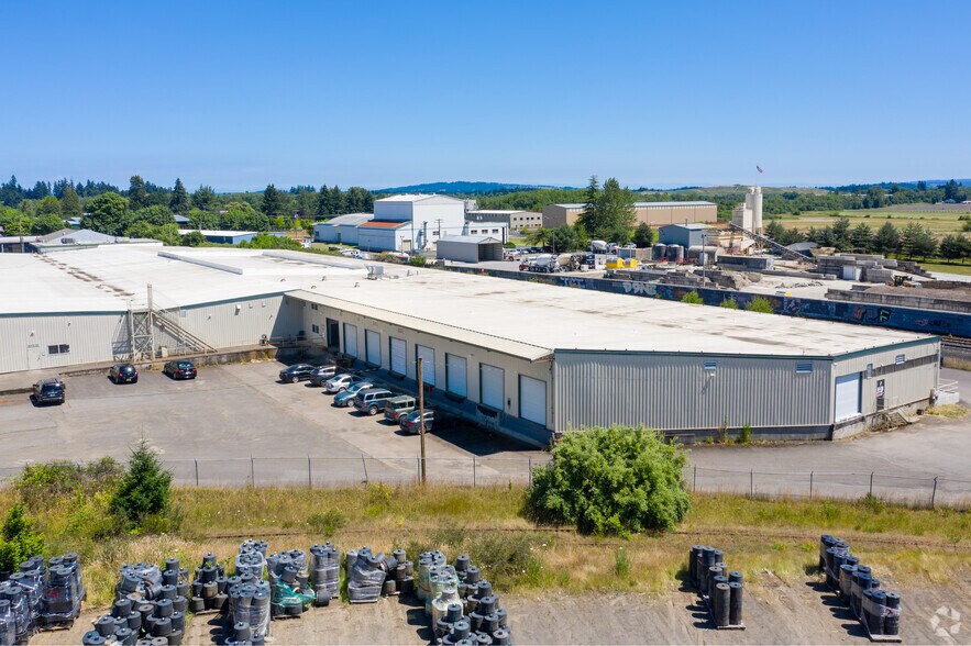 More Photos Of 630 SW Walnut St, Hillsboro Warehouse For Sale