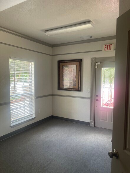 More Photos Of 1700 FM 517 Rd E, Dickinson Loft Creative Space For Lease