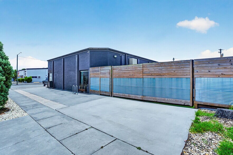 More Photos Of 2500 Emerson Ave S, Saint Petersburg Manufacturing For Sale