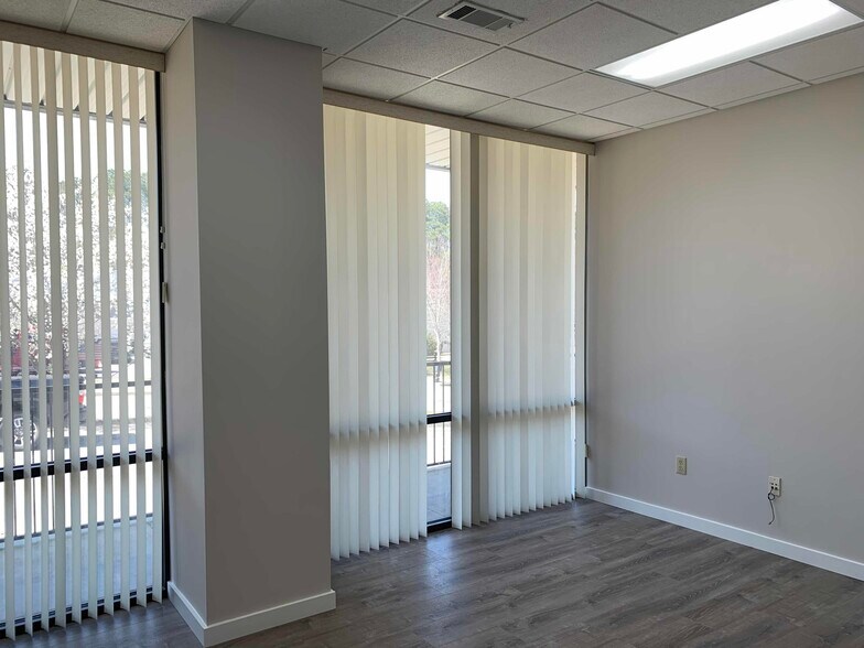 More Photos Of 3046 Matlock Dr NW, Kennesaw Warehouse For Lease