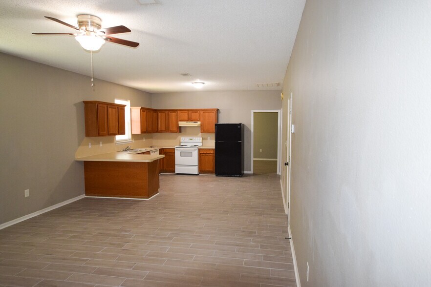 More Photos Of 1839 Tyler St, Conway Apartments For Sale