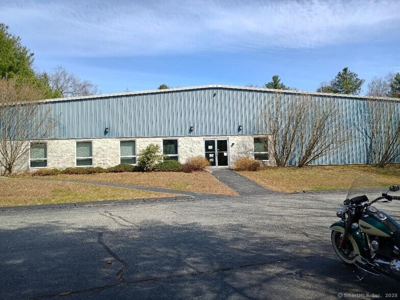 More Photos Of 122 Industrial Park Rd, Sterling Warehouse For Sale