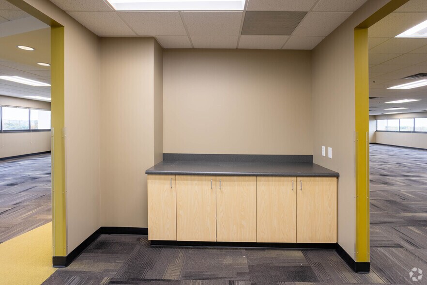 More Photos Of 435 Ford Rd, Saint Louis Park Office For Sale