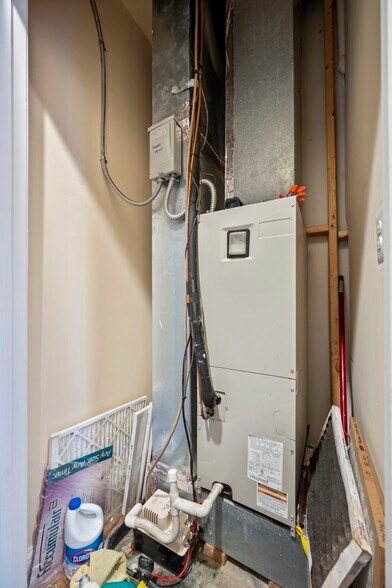 More Photos Of 338 N Charles St, Baltimore Storefront Retail Residential For Sale