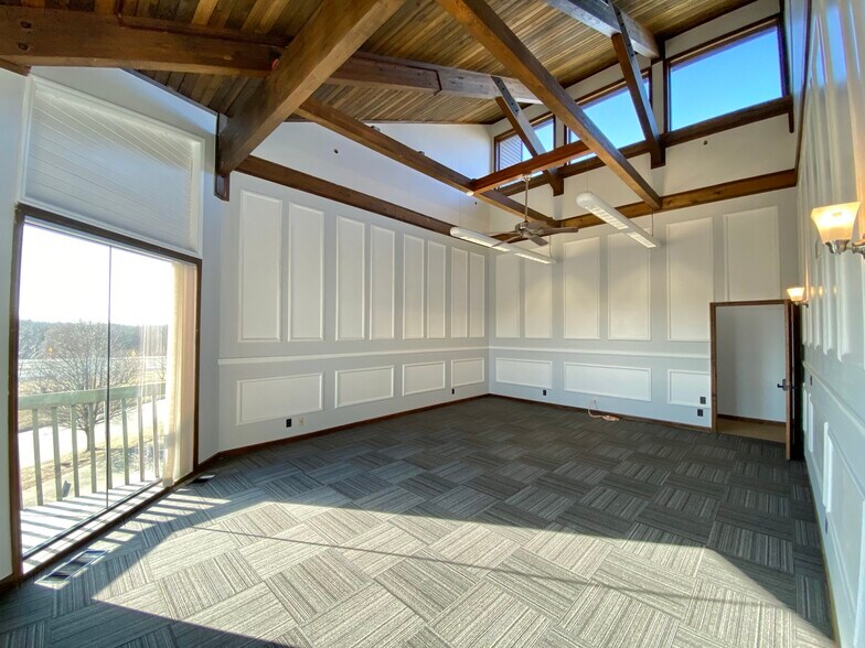 More Photos Of 5130 Hickory Point Frontage Rd, Decatur Loft Creative Space For Lease