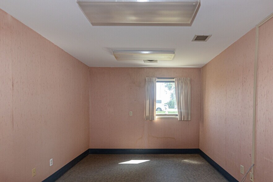 More Photos Of 1906 Warm Springs Rd, Columbus Medical For Sale