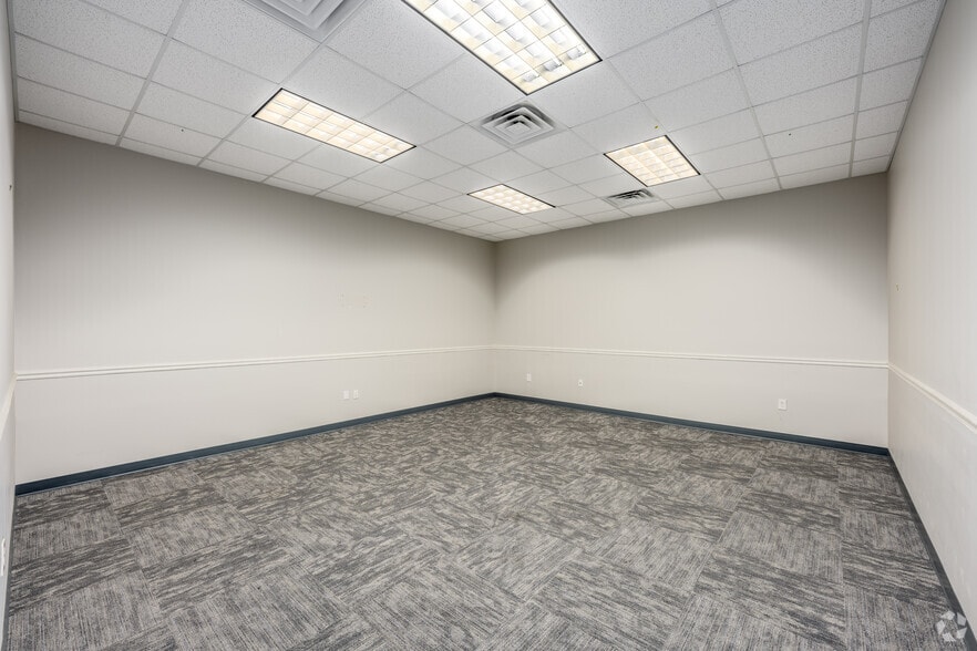 More Photos Of 401 W International Speedway Blvd, Daytona Beach Freestanding For Sale