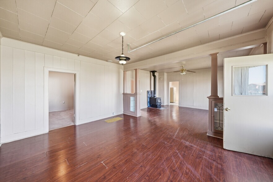 More Photos Of 210 Miles Ave, Clyde Park Specialty For Sale