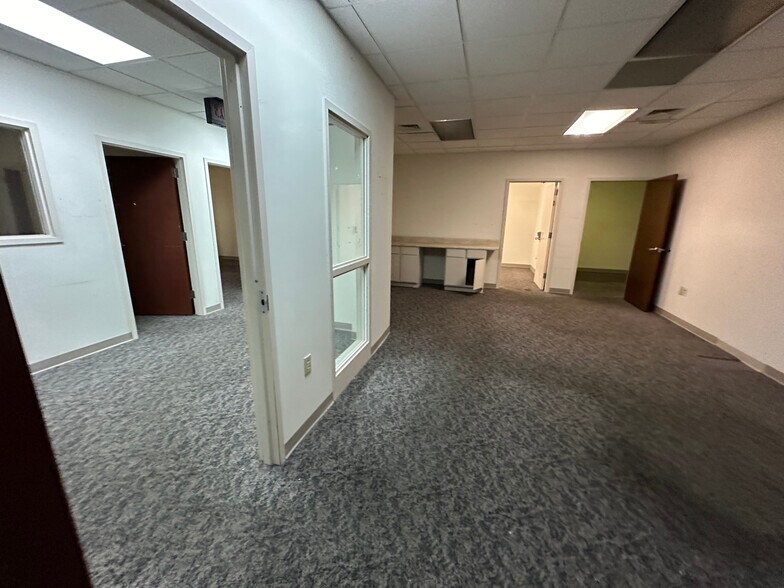 More Photos Of 707 S Main St, Burlington Manufacturing For Lease