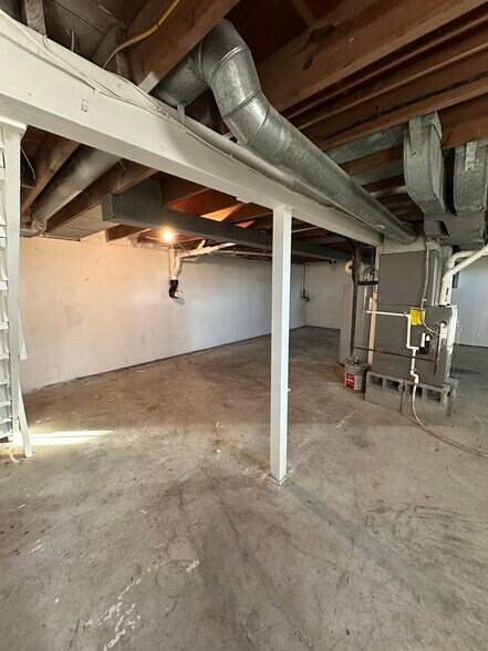 More Photos Of 239 Grand Ave, Waterloo Specialty For Sale