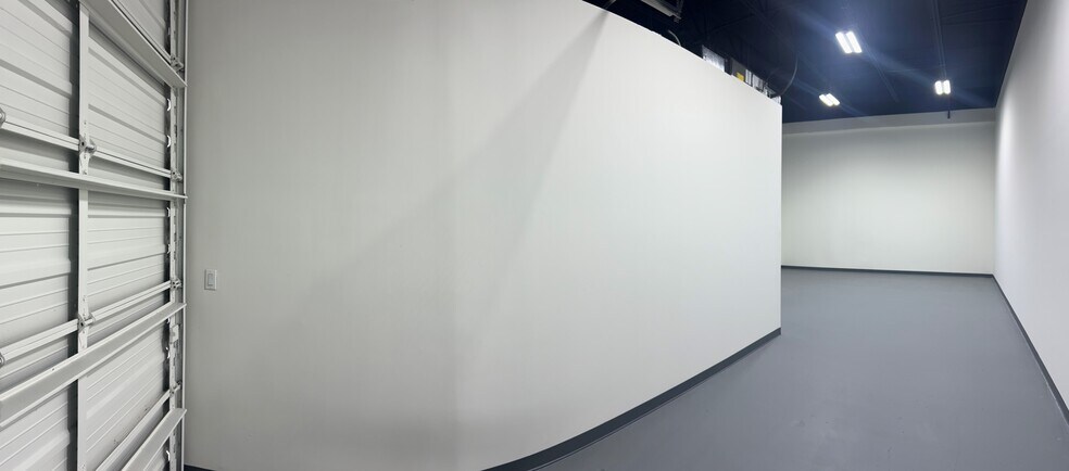 More Photos Of 11320 Fortune Cir, Wellington Warehouse For Lease