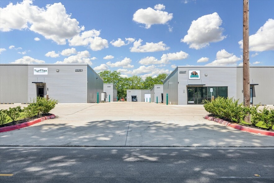 More Photos Of 22205 Mueschke Rd, Tomball Industrial For Sale