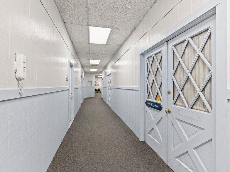 More Photos Of 416 Main St, Wakefield Office For Sale