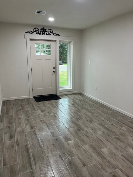 More Photos Of 3775 NW 32nd St, Newcastle Office For Sale