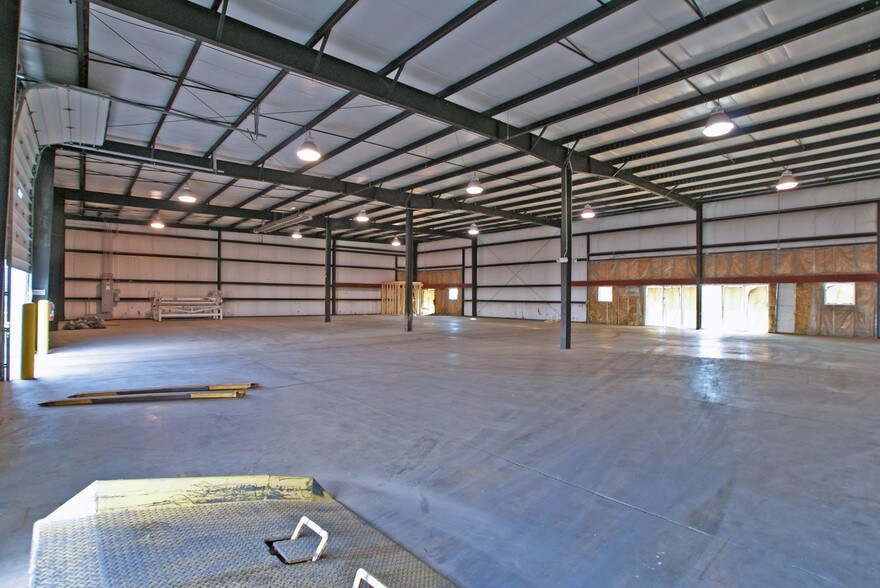 More Photos Of 7637 B Commerce Pl, Plain City Warehouse For Lease