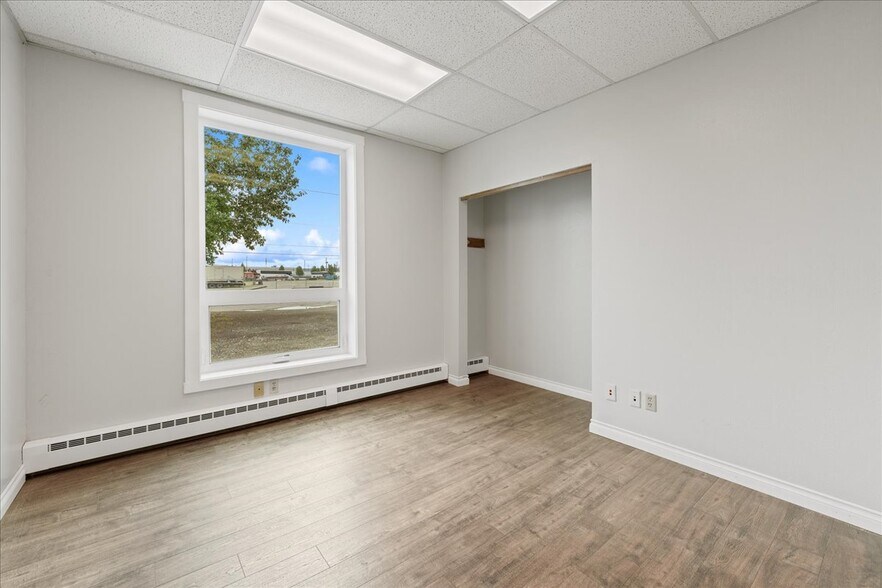 More Photos Of 3408 International St, Fairbanks Warehouse For Lease