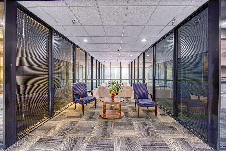 More Photos Of 1300 N Sam Houston Pky E, Houston Office Residential For Lease