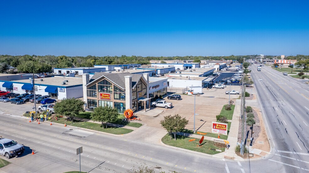 More Photos Of 5101 Davis Blvd, North Richland Hills Freestanding For Lease