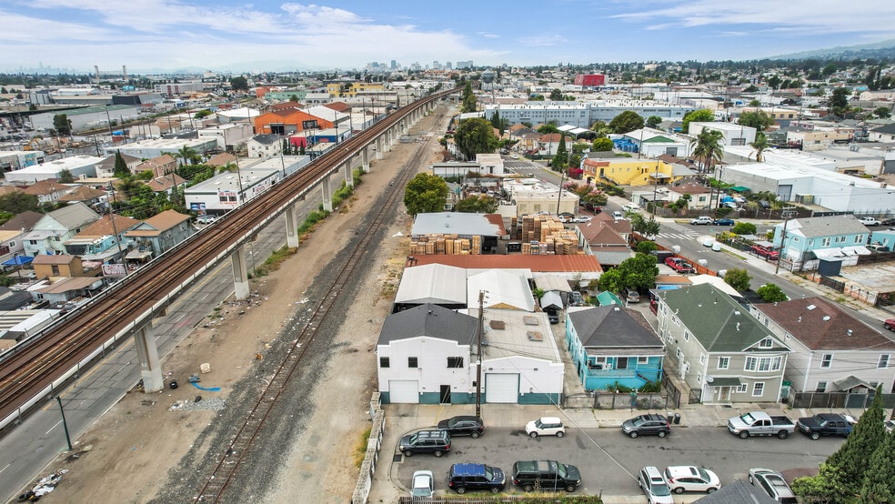 More Photos Of 909 53rd Ave, Oakland Warehouse For Sale