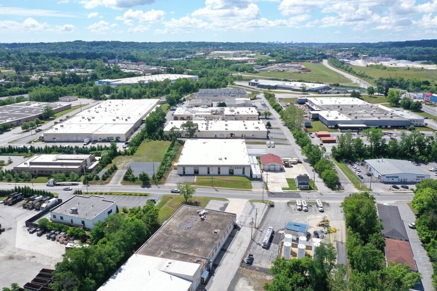 More Photos Of 221 Cockeysville Rd, Cockeysville Warehouse For Lease