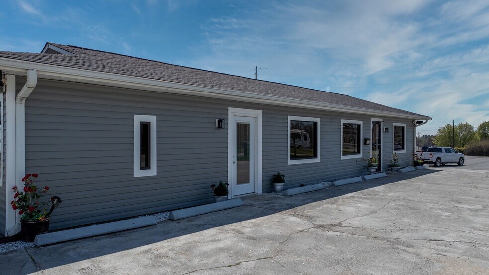 More Photos Of 121 13th St SW, Hickory Office For Sale