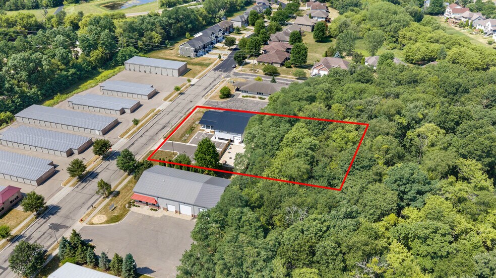 More Photos Of 390 Progress Dr, Cottage Grove Veterinarian Kennel For Sale