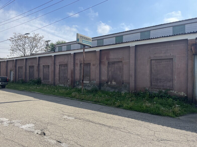 More Photos Of 500 N 5th St, Toronto Warehouse For Sale