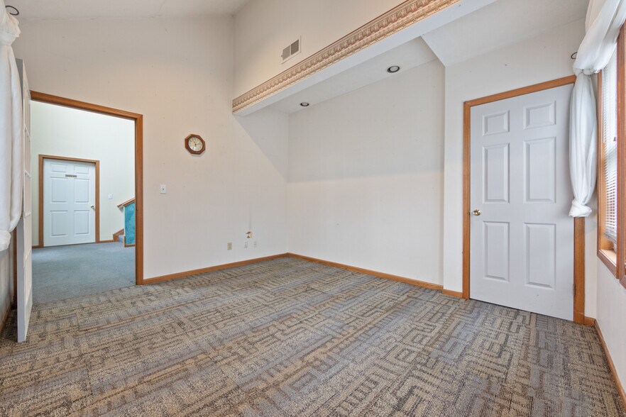 More Photos Of 9233 SR 14, Streetsboro Medical For Sale