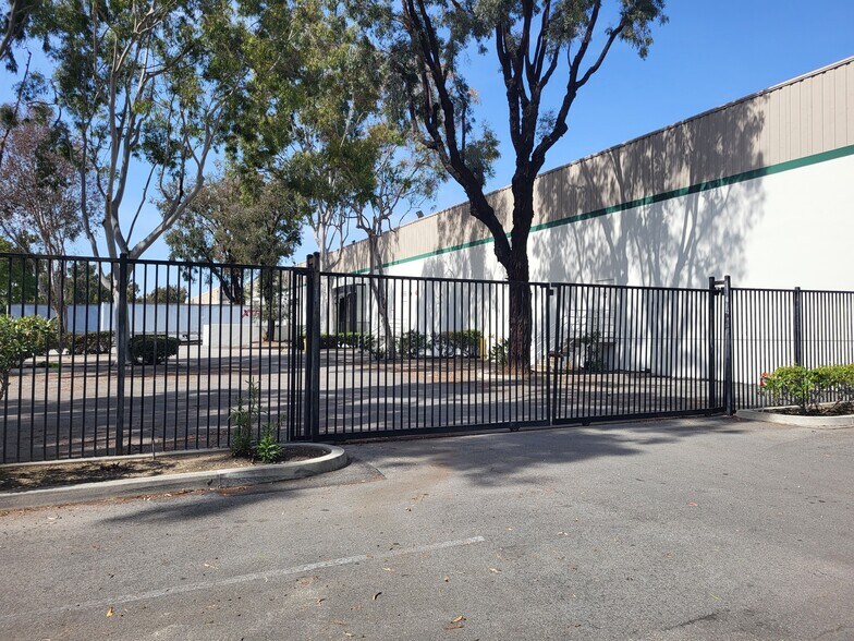 More Photos Of 16205 Distribution Way, Cerritos Manufacturing For Lease