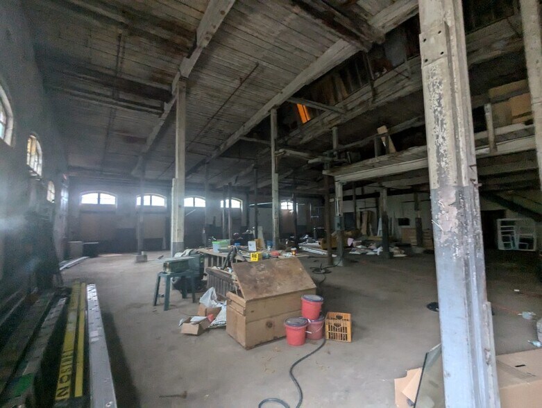 More Photos Of 70 Moshassuck Rd, Lincoln Manufacturing For Lease