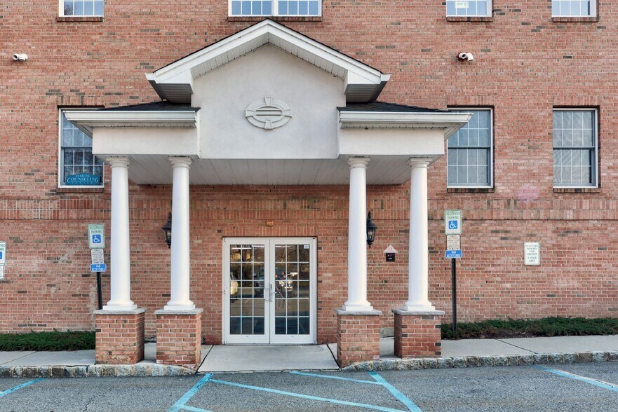 More Photos Of 7 Industrial Rd, Pequannock Office For Lease