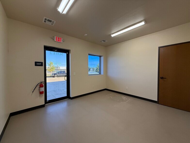 More Photos Of 7804 NW 94th St, Oklahoma City Warehouse For Lease