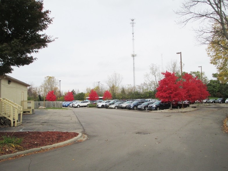 More Photos Of 41990-42040 Grand River Ave, Novi Unknown For Lease