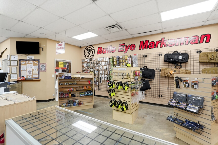 More Photos Of 6190 Parkway North Dr, Cumming Light Distribution For Sale