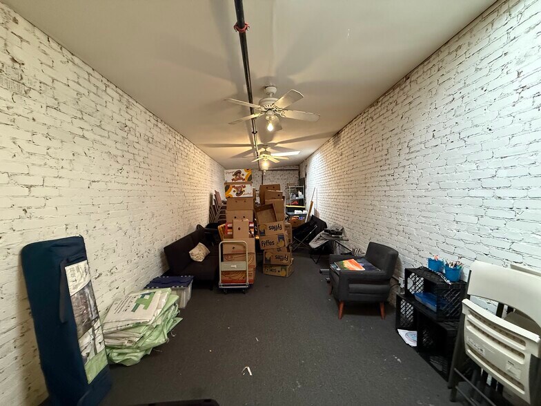 More Photos Of 137 N L St, Dinuba Storefront Retail Residential For Sale