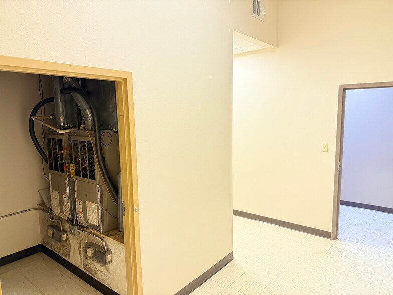 More Photos Of 7108 Texas Rd, Fort Smith Office For Sale