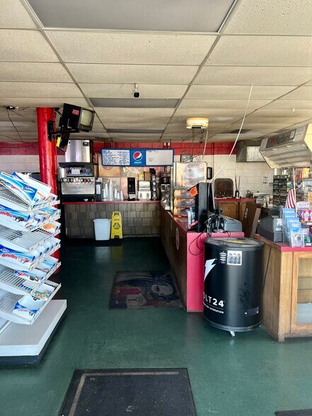 More Photos Of 528 W Choctaw Ave, Chickasha Convenience Store For Sale