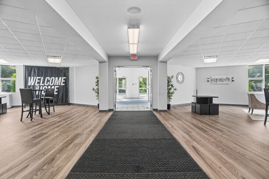More Photos Of 2201 W 108th St, Bloomington Daycare Center For Lease