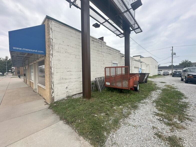 More Photos Of 2322-2324 O St, Lincoln Storefront For Sale