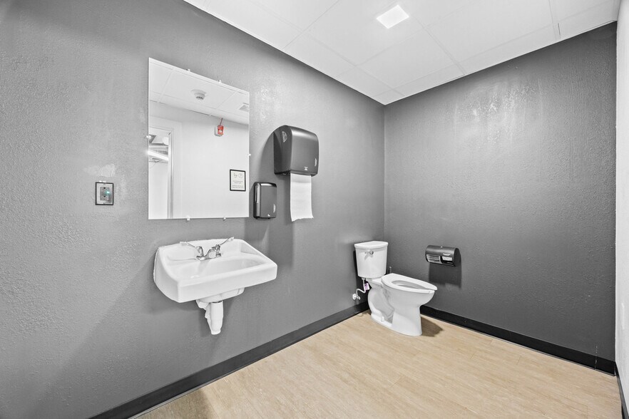 More Photos Of 88-94 Elm St, Rochester Office Residential For Lease