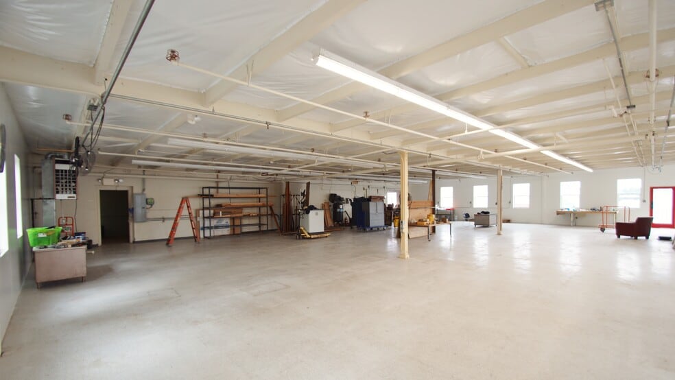More Photos Of 8922 NE Vancouver Way, Portland Service For Lease