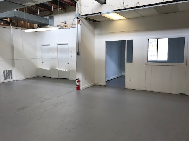 More Photos Of 17-19 Hayward St, Ipswich Manufacturing For Lease