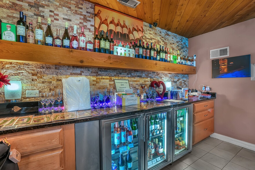 More Photos Of 16W621 S Frontage Rd, Willowbrook Hotel For Sale