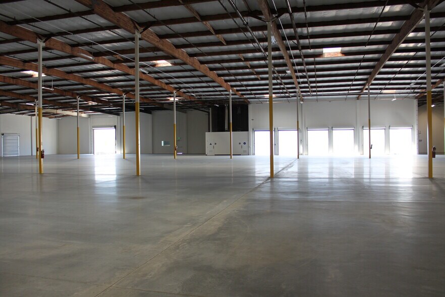 More Photos Of 2100 E 49th St, Vernon Warehouse For Lease