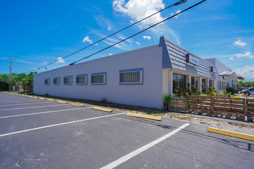 More Photos Of 901 SE Johnson Ave, Stuart Office For Lease