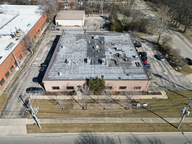 More Photos Of 2800 Hitchcock Ave, Downers Grove Manufacturing For Sale