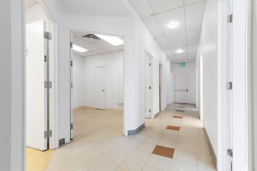 More Photos Of 1000 Rue Nationale, Terrebonne Manufacturing For Lease