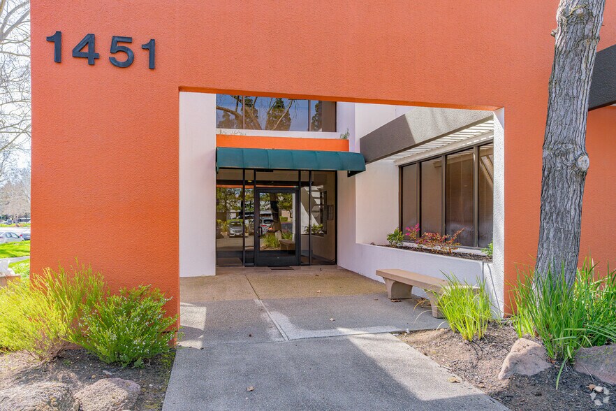 More Photos Of 1451 River Park Dr, Sacramento Office For Lease