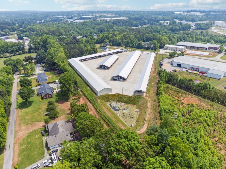 More Photos Of 4302 Mcbrayer Rd, Oakwood Self Storage For Sale
