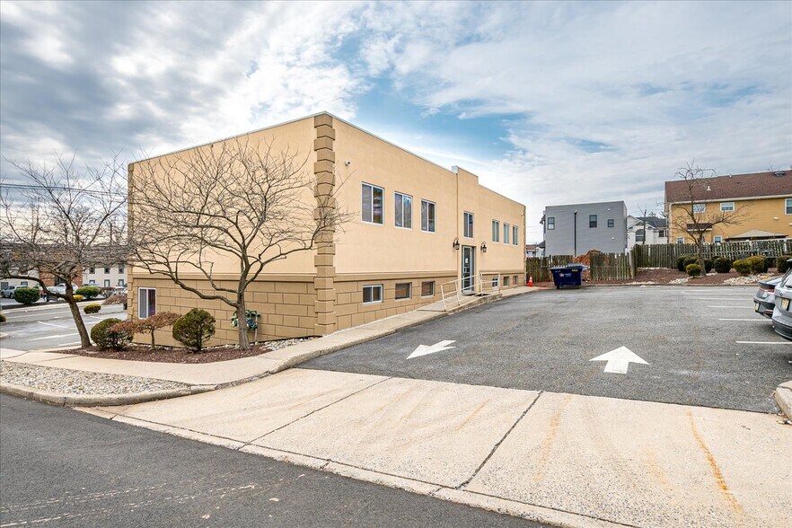 More Photos Of 72 Highway 27, Edison Medical For Sale